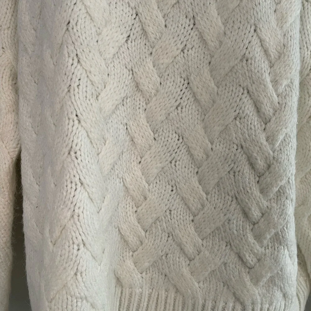 Vince Camuto fisherman cable knit sweater. - Picture 3 of 5